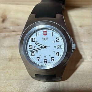 Victorinox Swiss Army Excursion 38mm Women Silver Tone Date 100M
